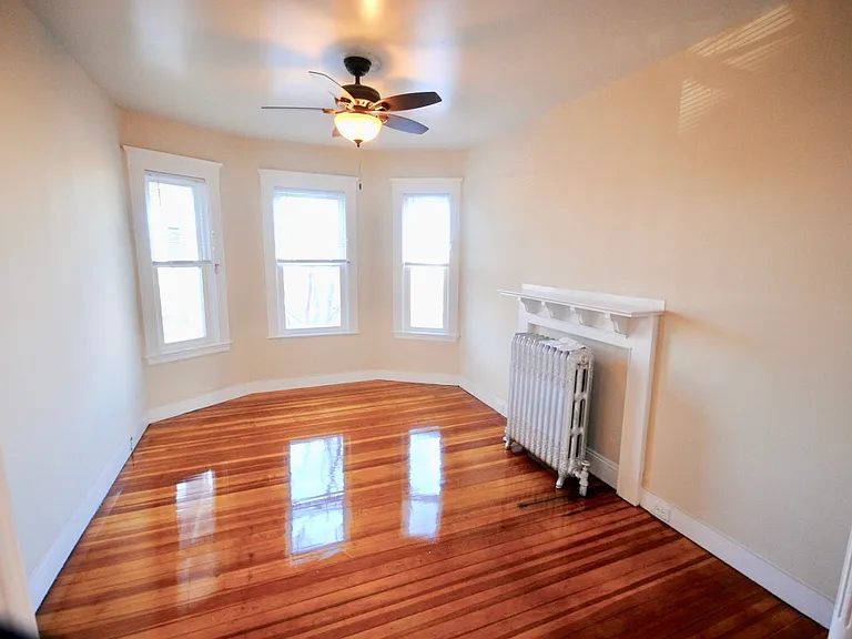 139 E Cottage St #2 — Photo 2