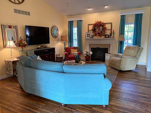 Living Room w/Fireplace
