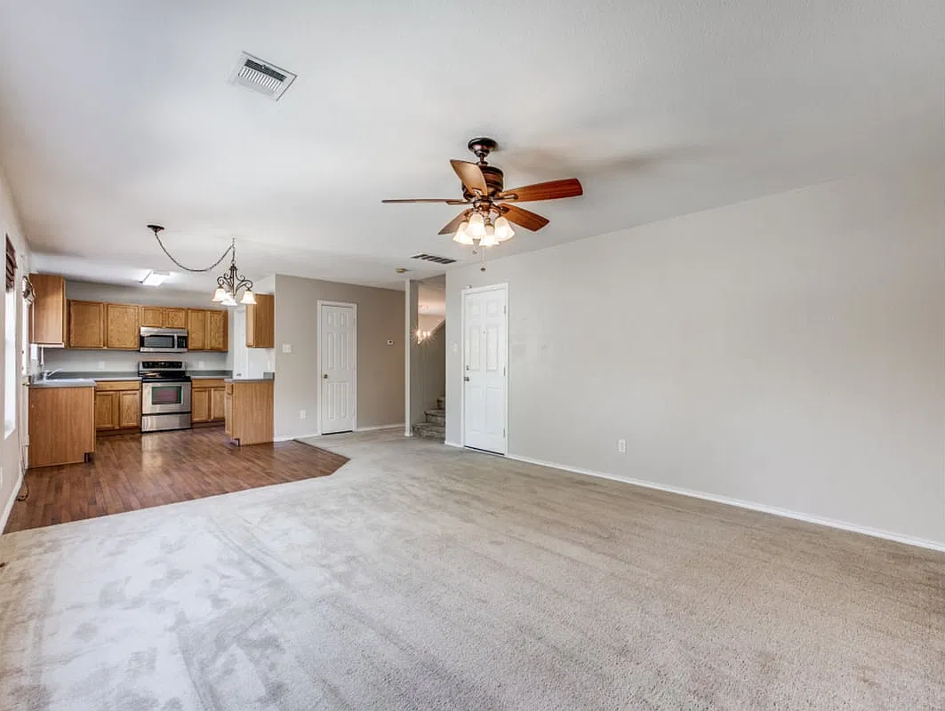 8019 Seatide Vista San Antonio TX 78249 — Photo 4