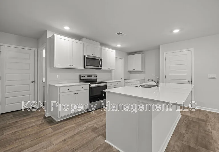 129 Azure Dr — Photo 15