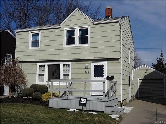 2nd image of 688 Moore Ave
