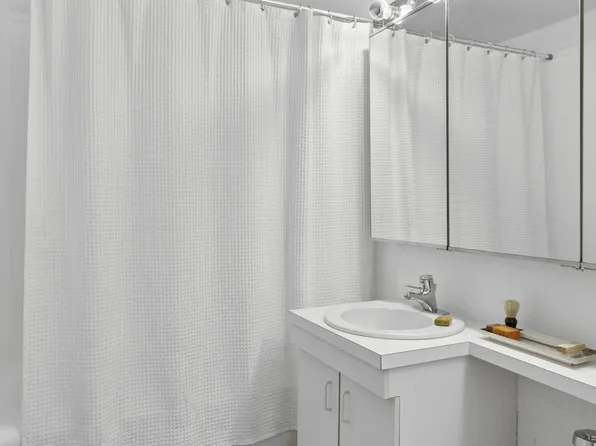 405 West 23rd Street 8H image 6 of 6