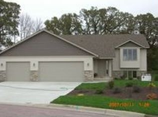 1121 8th Ave SE, Waseca, MN 56093