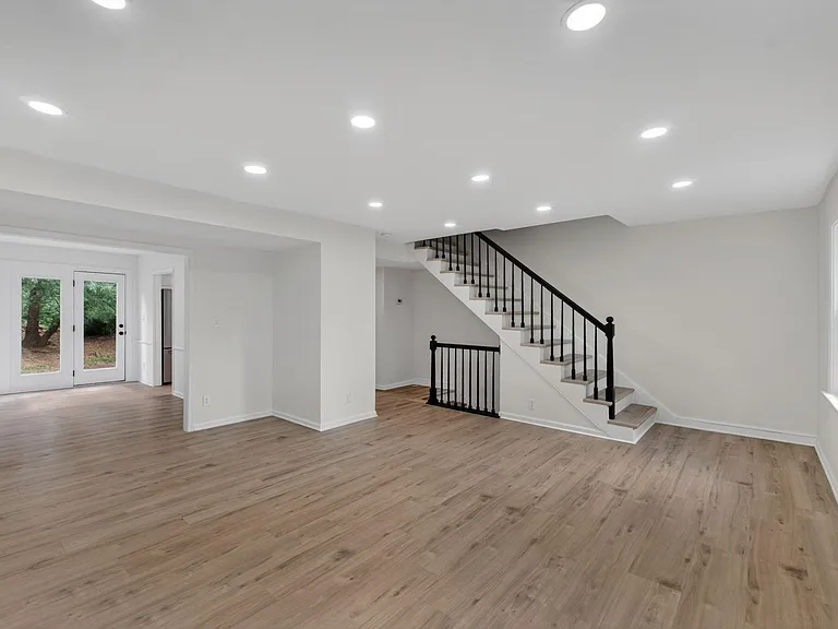 7 Georgetown Grn — Photo 17