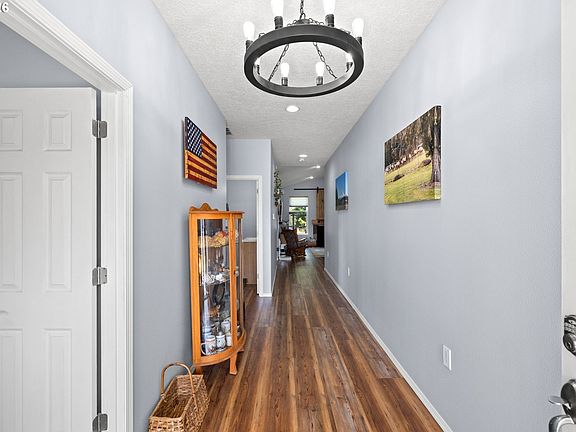 5th image of 33265 SE Colorado Rd