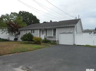 420 Elmwood St, Islip Terrace, NY 11752