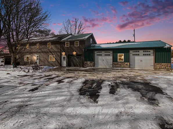 9631 Byron Rd, Howell, MI 48855