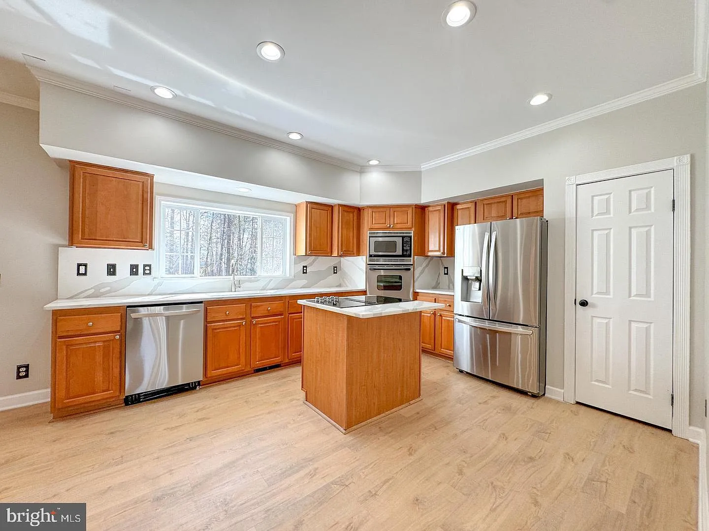 5 bed, 3.0 bath, 2656 sqft, $3,200 — Photo 3