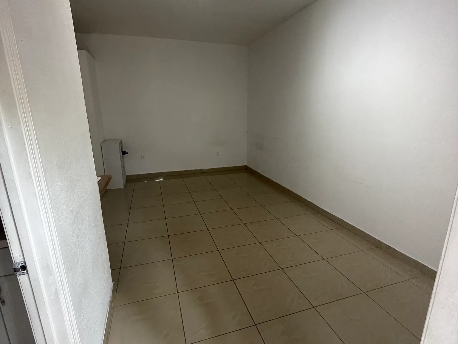 1 bed, 450 sqft, $1,000 — Photo 3
