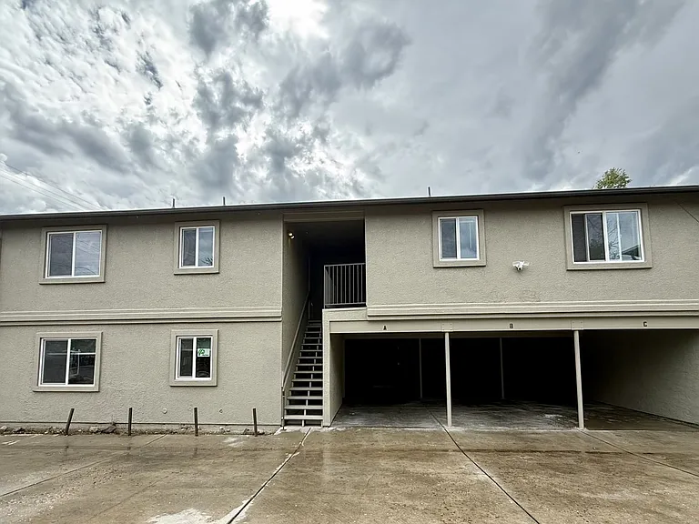 566 Lincoln Ave — Photo 2