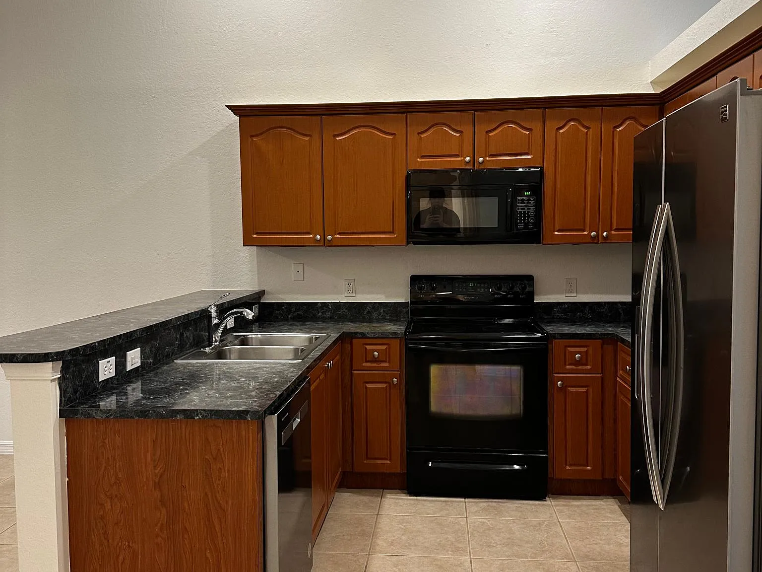 2 bed, 1025 sqft, $1,695 — Photo 4