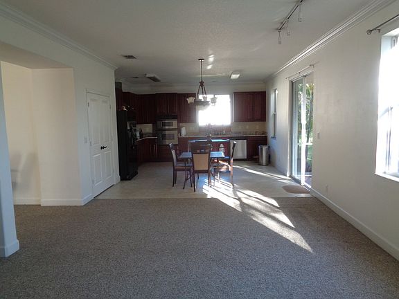 3rd image of 623 Carriage Lake Way