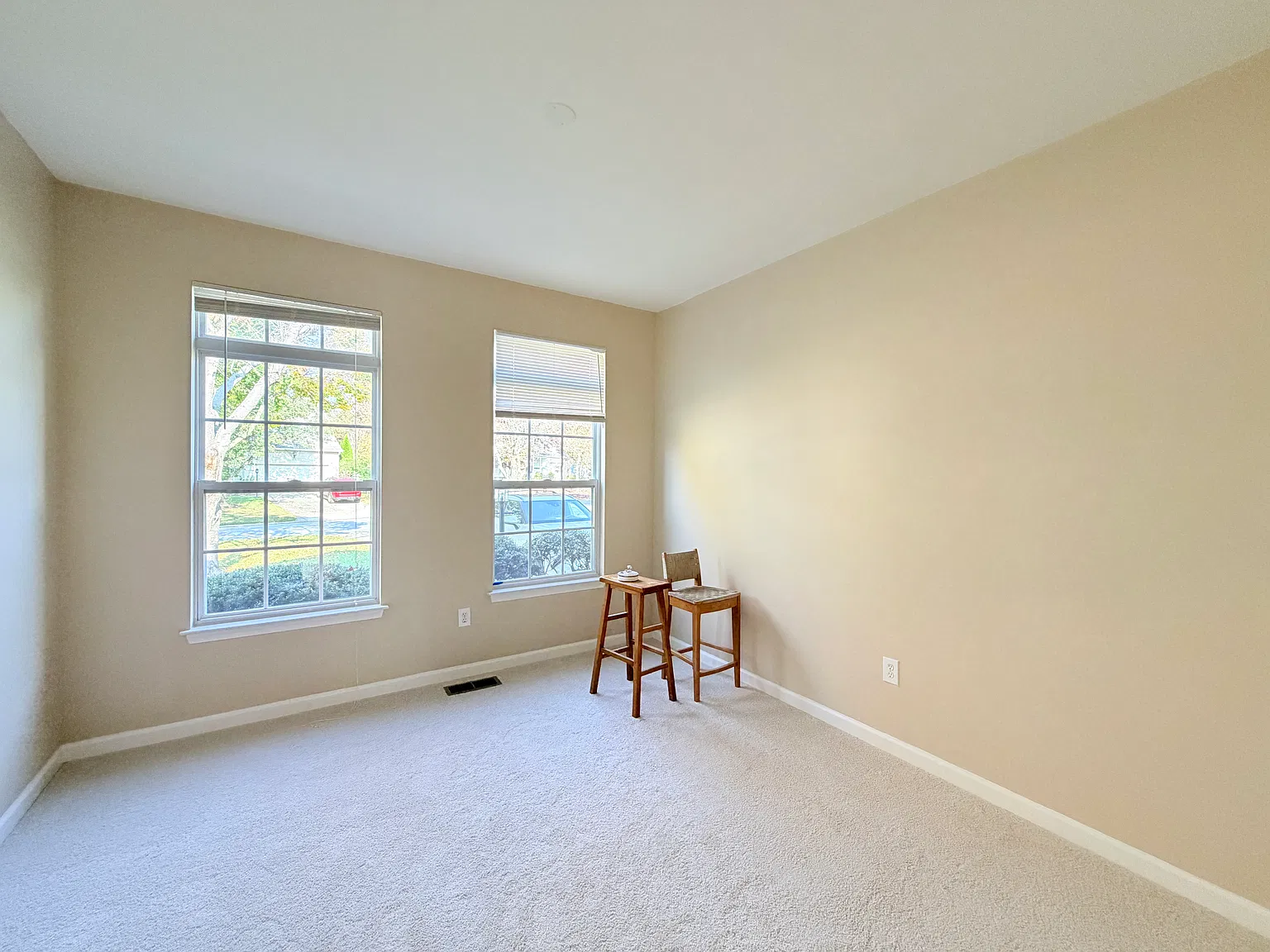 Beautifully Maintained Single Family in Columbia! — Photo 2