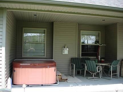4th image of 4062 Creekwood Cir
