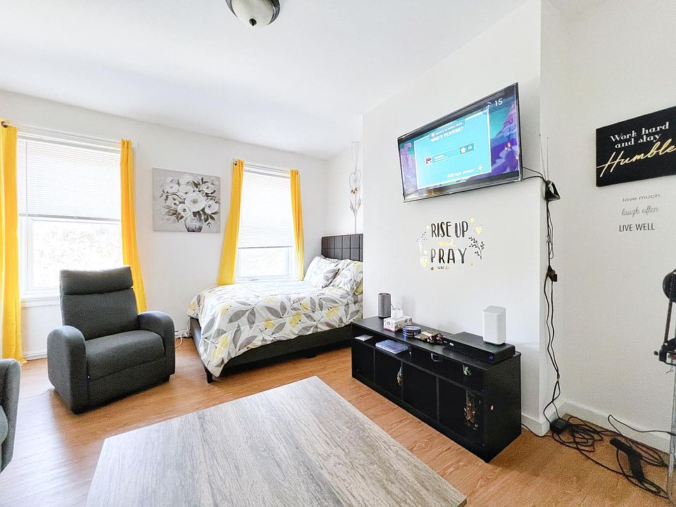 Bedroom/living room