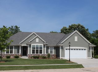 1482 Bluebird Dr, Oconomowoc, WI 53066