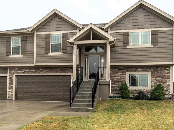 1421 N 3rd St E, Louisburg, KS 66053