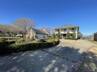 7438 False River Rd, Oscar, LA 70762