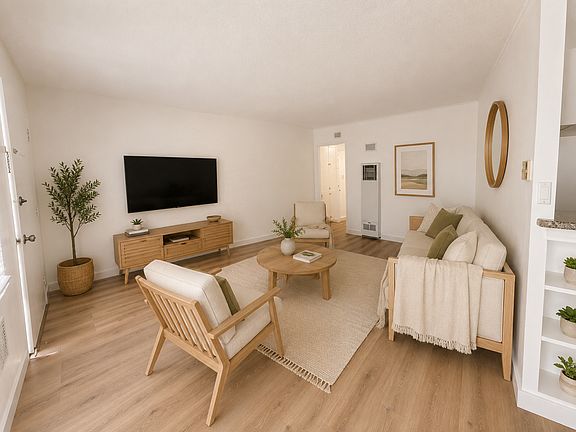 2nd image of 3333 Mentone Ave APT 2