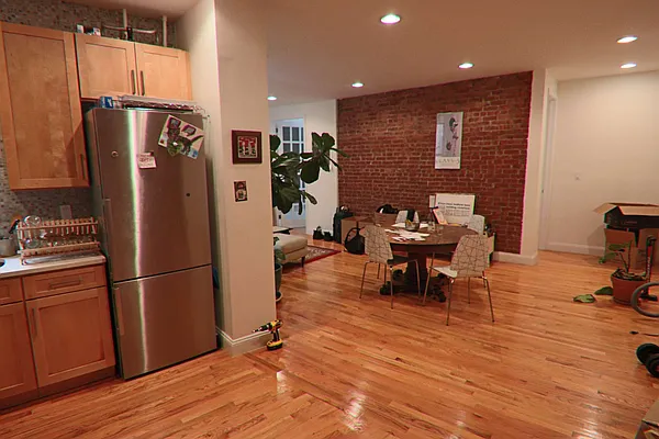 Rented by PMG Real Estate  | media 62