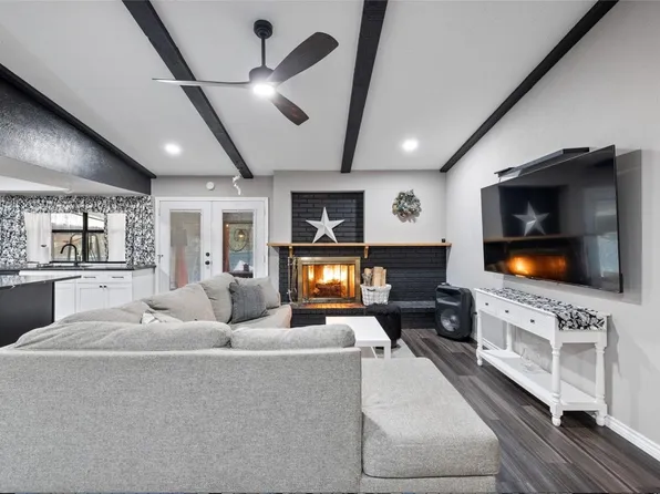 9821 Emory Oak Cir, Dallas, TX 75249