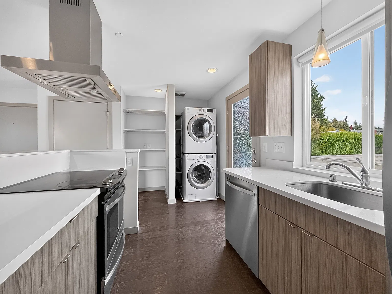 2110 W Dravus St, Seattle - 1 — Photo 1