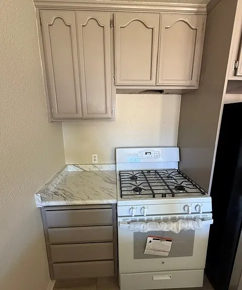 New Kitchen Cabinets and New Stove!