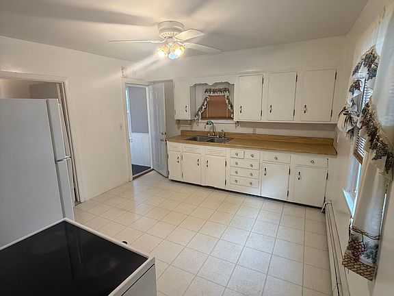 3rd image of 59 Grace St Floor 2