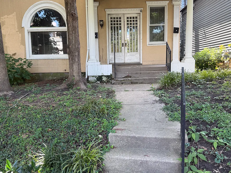 2122 Longest Ave #2