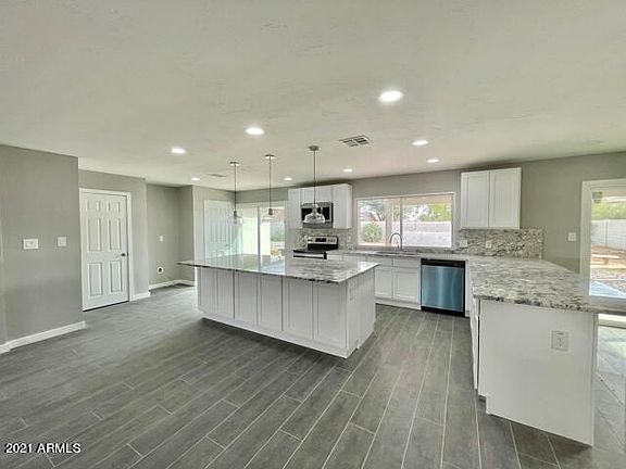 2nd image of 5002 W Augusta Cir