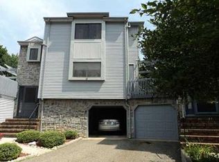 12 Winterberry Ct, East Brunswick, NJ 08816