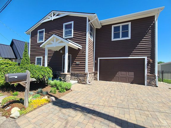 2nd image of 9568 Buckingham Rd