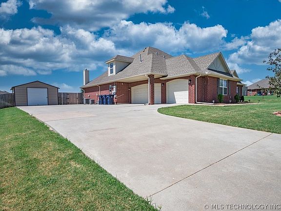 2nd image of 5800 SE 142nd St