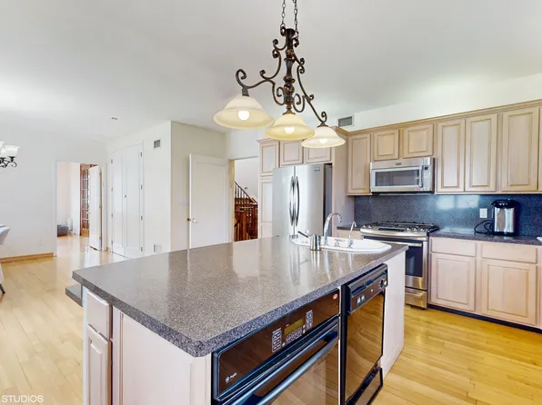 3832 Lyme Avenue image 6 of 29