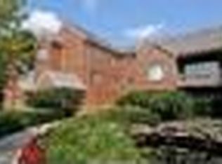 332 Regent Wood Rd #32, Northfield, IL 60093