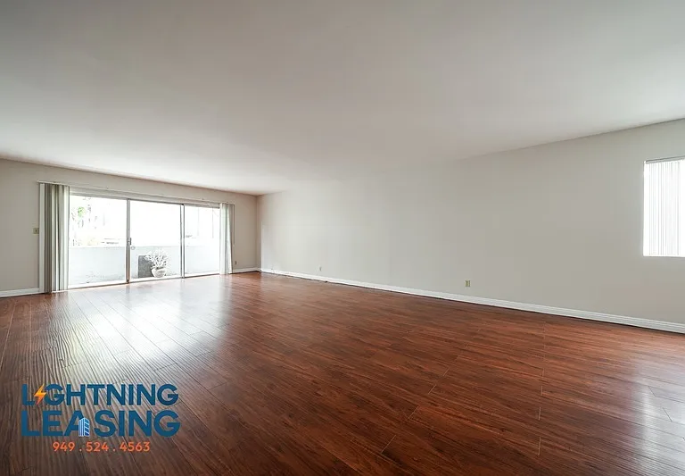 815 S Shenandoah St #301 — Photo 2