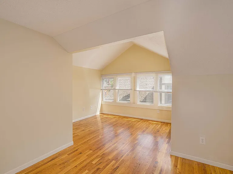 299 E 15th Ave — Photo 36