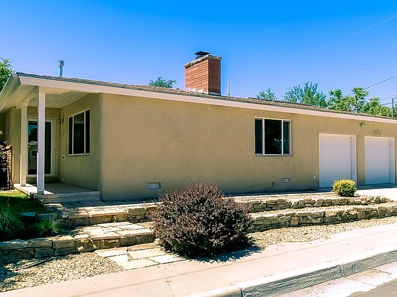 3rd image of 729 Alvarado Dr NE