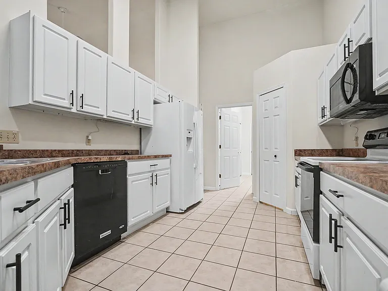 1379 E Main St — Photo 5