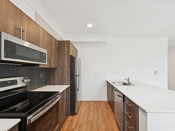 4th image of 121 12th Ave E #309