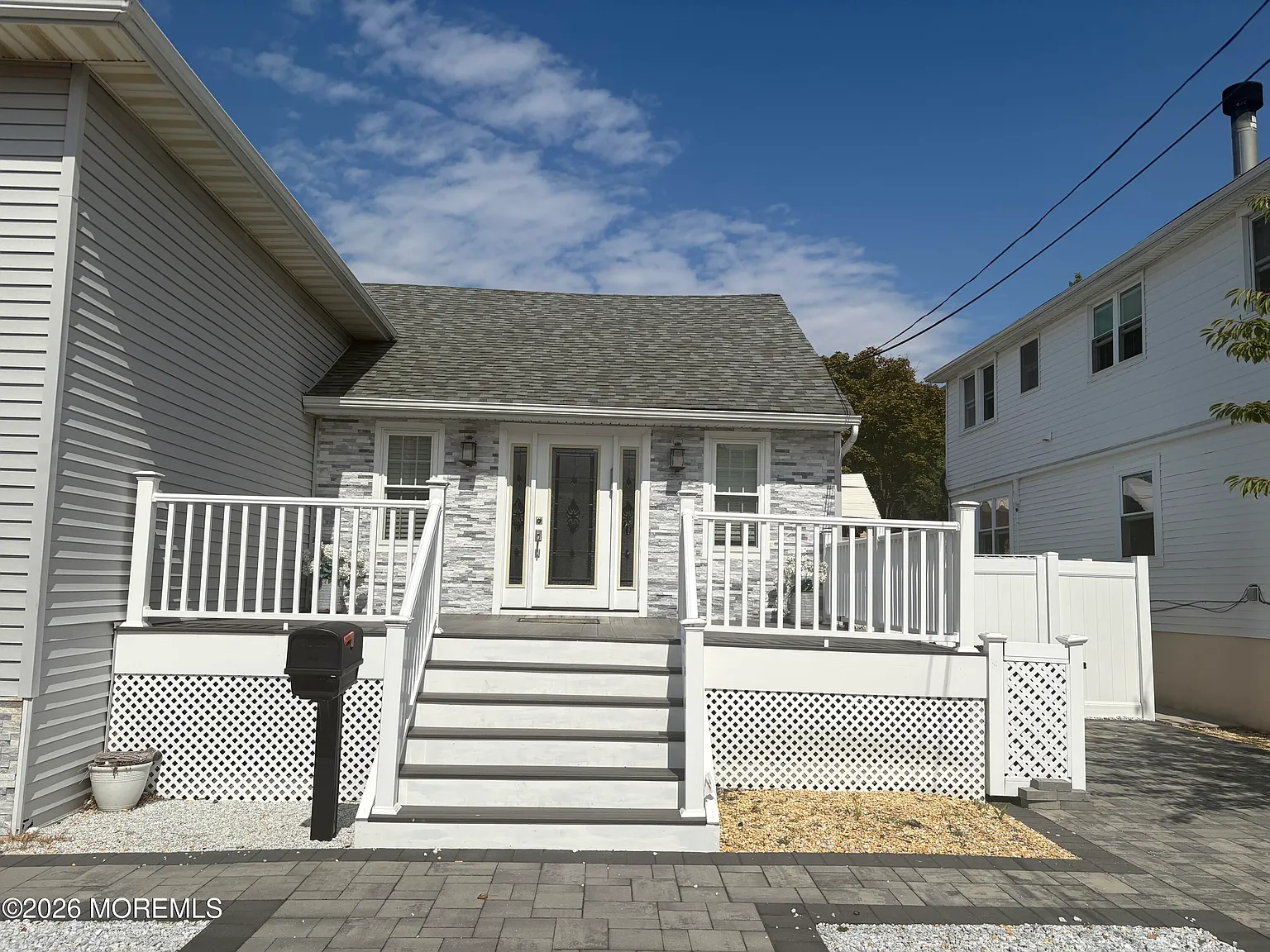 114 Sampson Ave — Photo 2