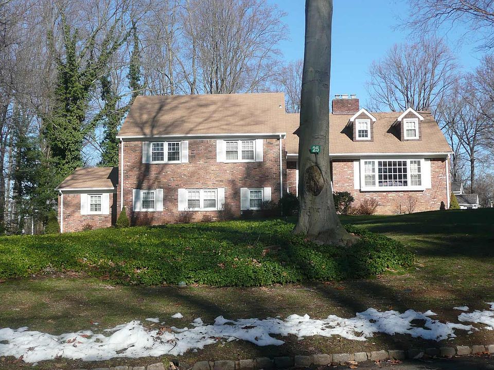 25 Fairfield Dr by James Boyer