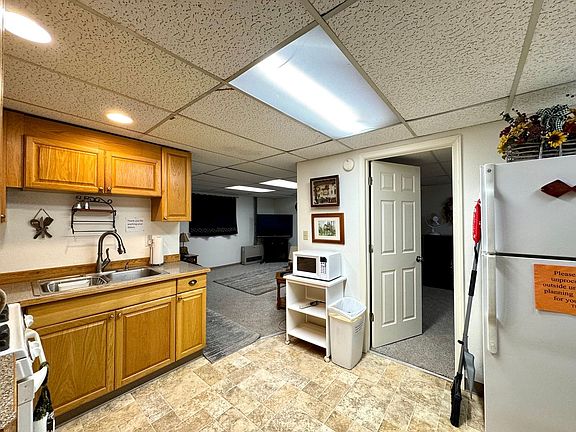 4th image of 2915 Clipper Cir