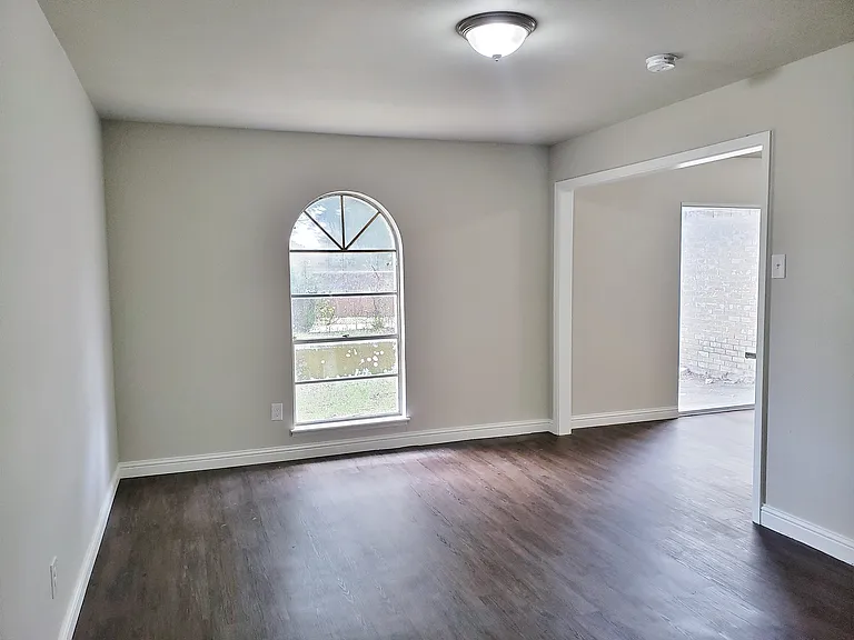 1320 Iris Ln — Photo 18