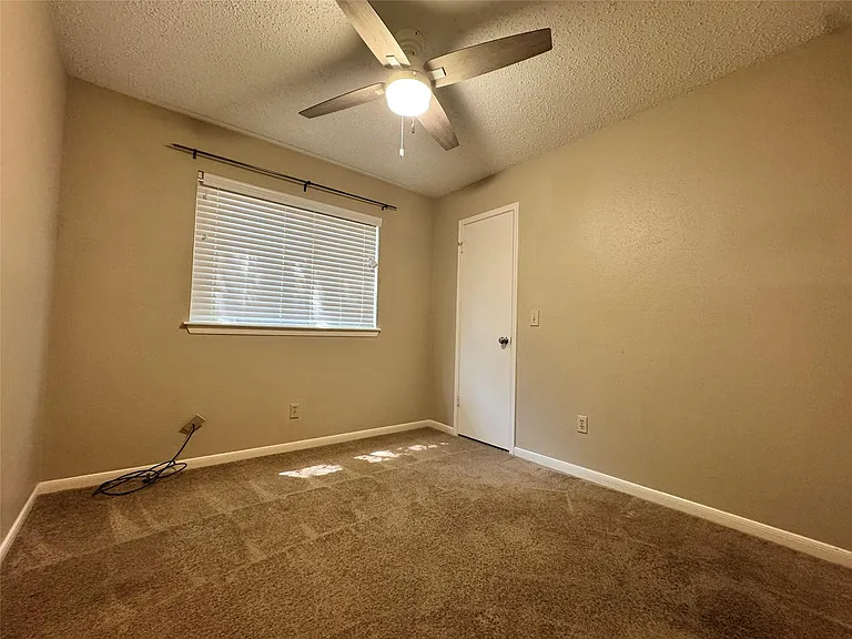 11 Cottage Grove Pl — Photo 28