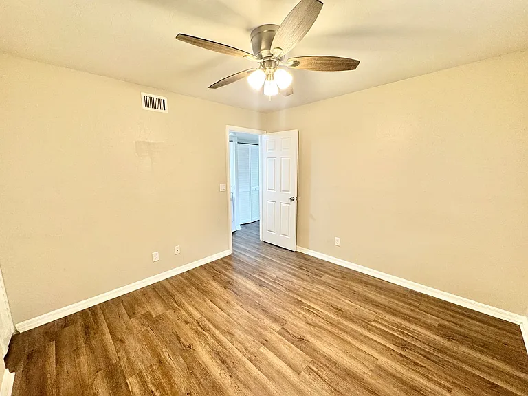P (Lake Pointe Condo Rentals) — Photo 11