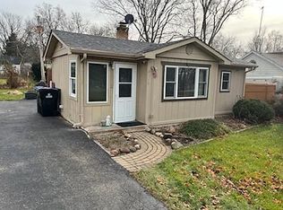 4714 Hilltop Dr, Wonder Lake, IL 60097