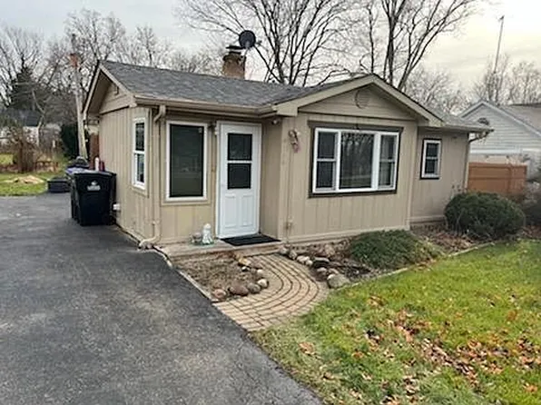 4714 Hilltop Dr, Wonder Lake, IL 60097