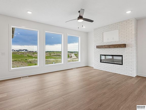 5th image of 20909 Nebraska Ave