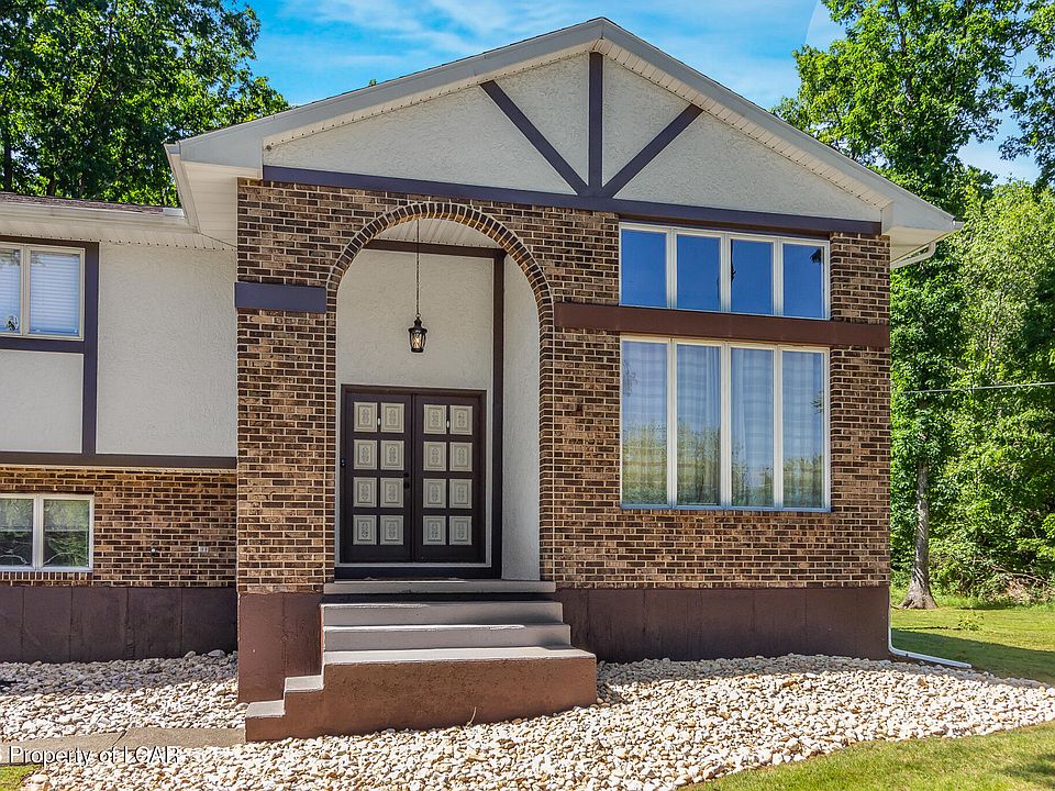 1st image of 30 Laurel Ln
